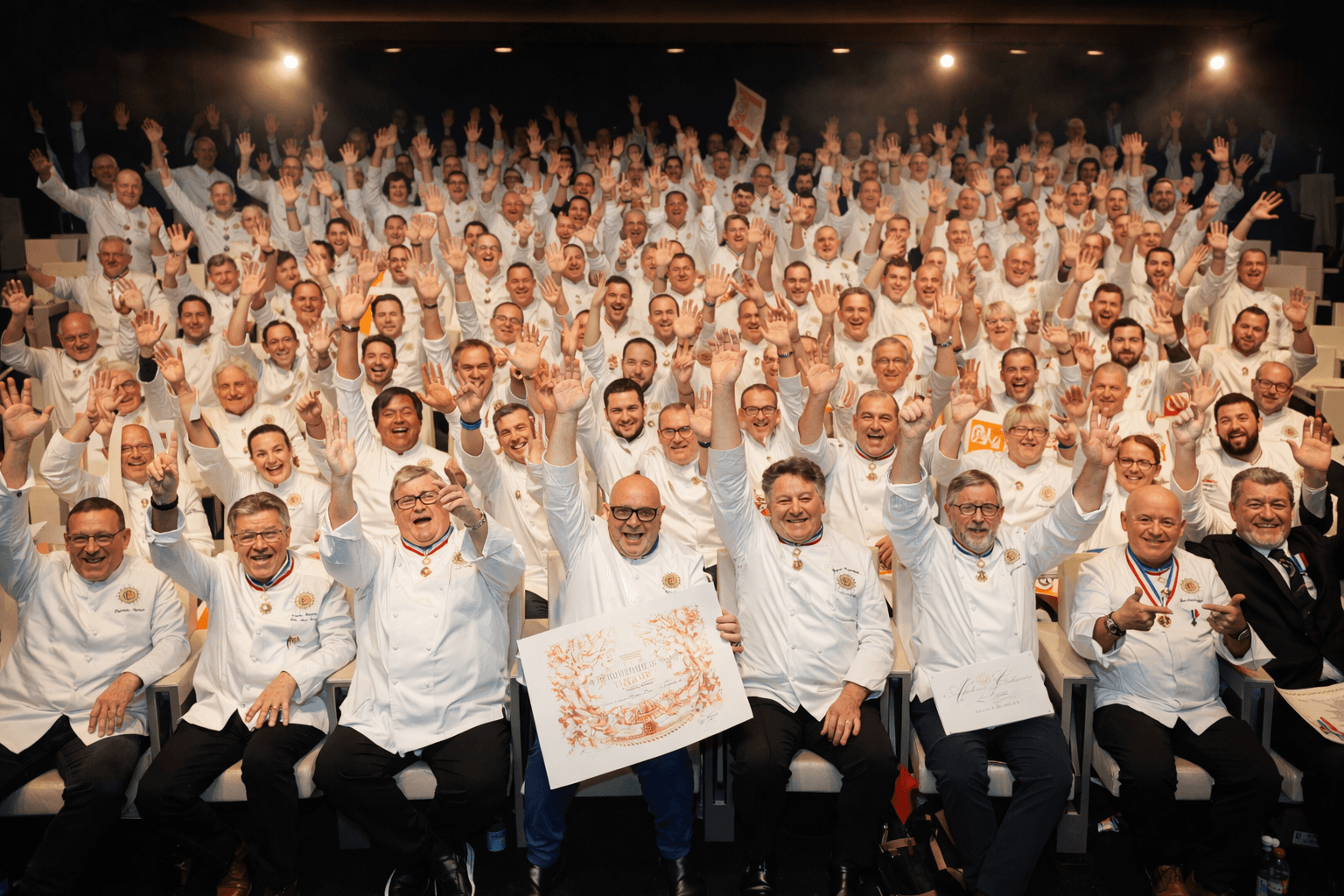 Collaborateurs et partenaires du projet solidaire Le Sans Fourchette lors d'un événement culinaire